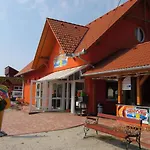 - Balaton 18390 بيت للعطل *