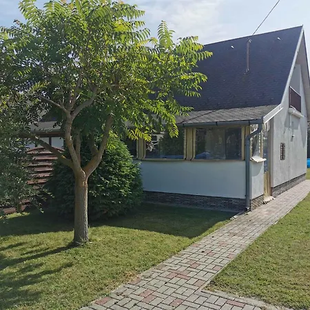 - Balaton 18390 別荘 *