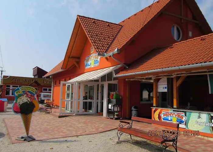 - Balaton 18390 Nyaraló *