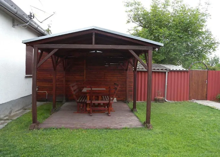 - Balaton 18390 Nyaraló