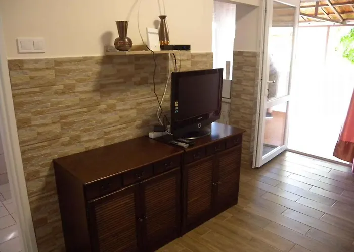 - Balaton 18390 * Balatonfenyves