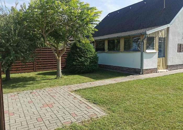 - Balaton 18390 別荘