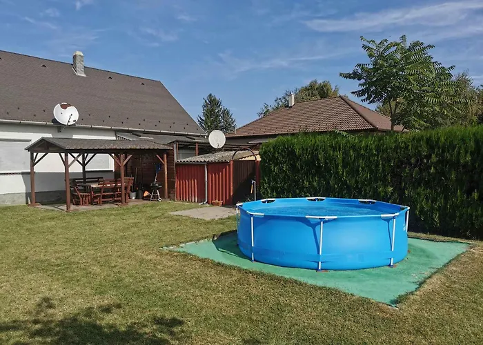 - Balaton 18390 別荘